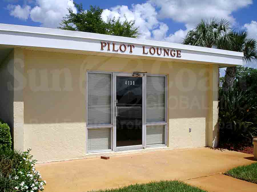 WING SOUTH AIRPARK Pilot Lounge